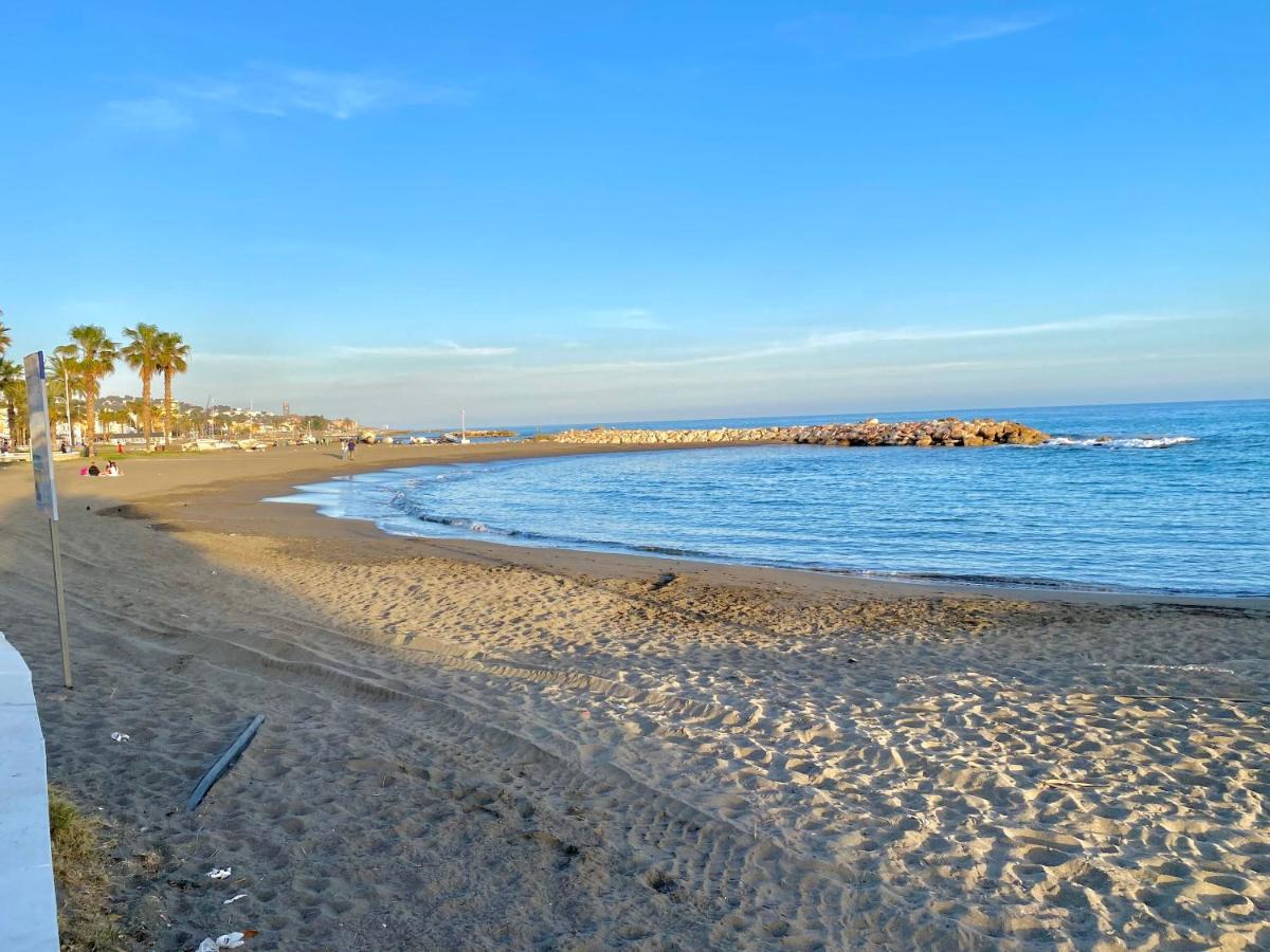 Malaga Beach And Sun Esterno foto